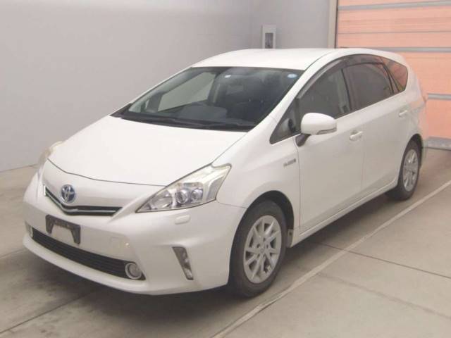 70110 TOYOTA PRIUS ALPHA ZVW40W 2012 г. (TAA Kantou)